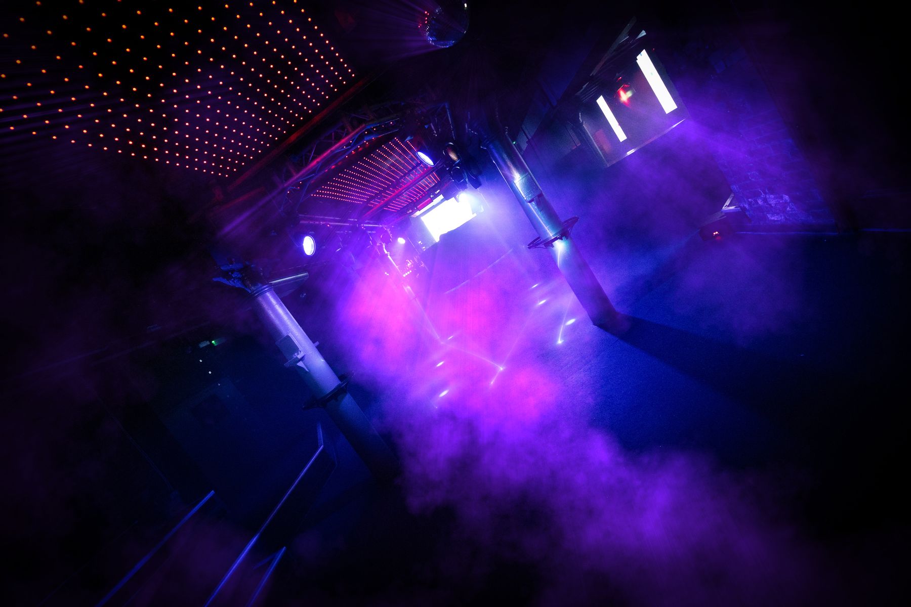 Lights and haze on the Cruz 101 dancefloor