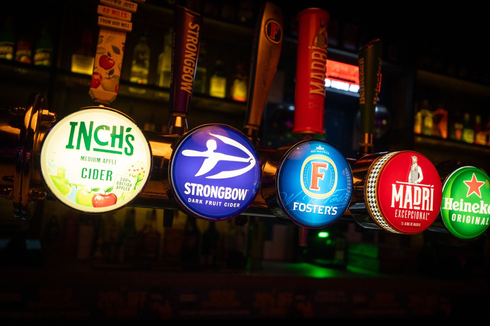 The bar taps at Cruz 101